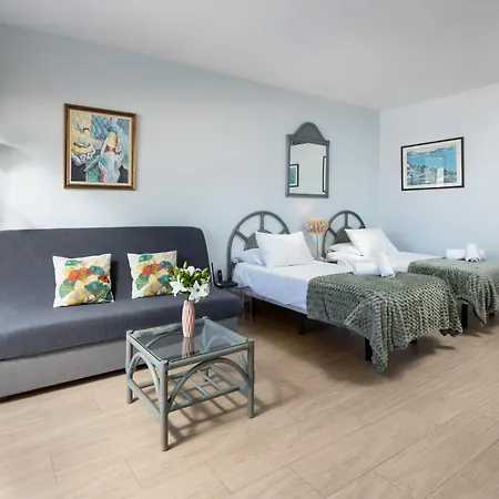 Pyr By Alfresco Apartment
